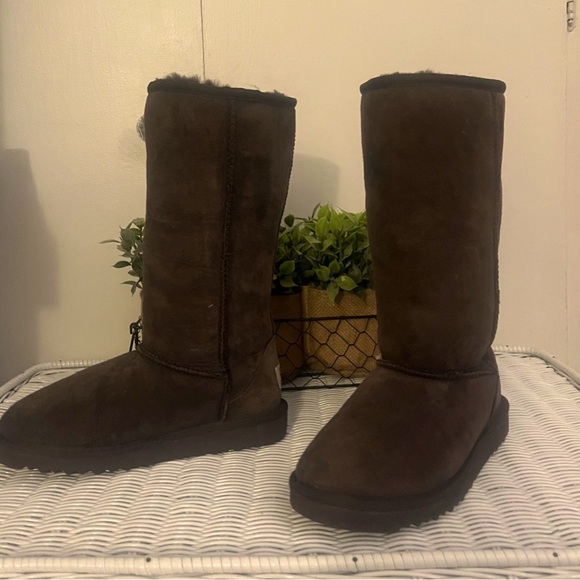 TALL UGG BOOTS🌼 - Picture 4 of 7